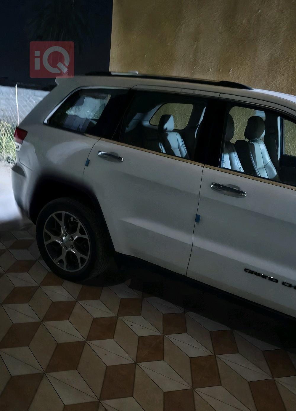 جیپ گراند شیرۆکی